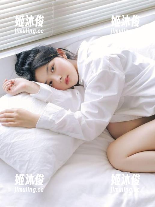 Min.E (민이)的高跟鞋冒险：时尚与cos完美交融的图集欣赏